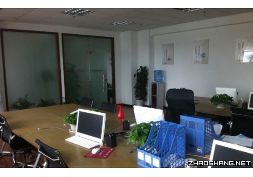 光谷总部国际 精装175平写字楼出租 3个办公室